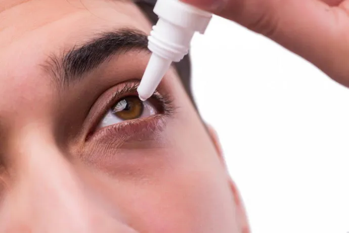 Rparadichlorobenzene2.0% W/v Benzocaine 2.7% W/v Chlorbutol 5.0% W/v Turpentine Oil 15.0% W/v Oily Base Eye Drops Franchise Company 1